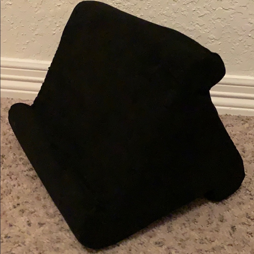 Tablet rest pillow